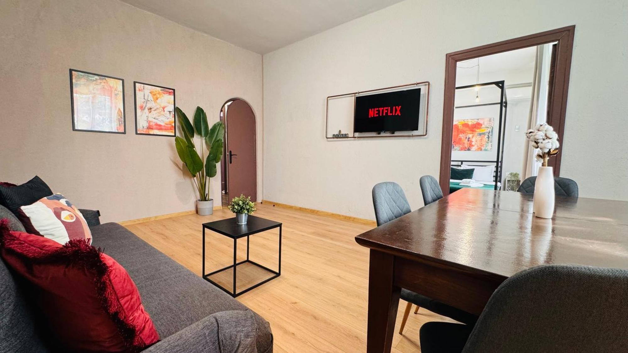 Ideal Home - Spacious & Modern Accommodation Near Unirii Square ブカレスト エクステリア 写真
