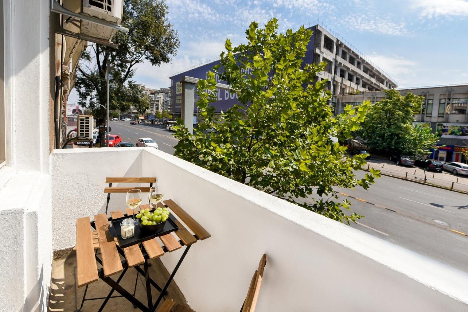 Ideal Home - Spacious & Modern Accommodation Near Unirii Square ブカレスト エクステリア 写真