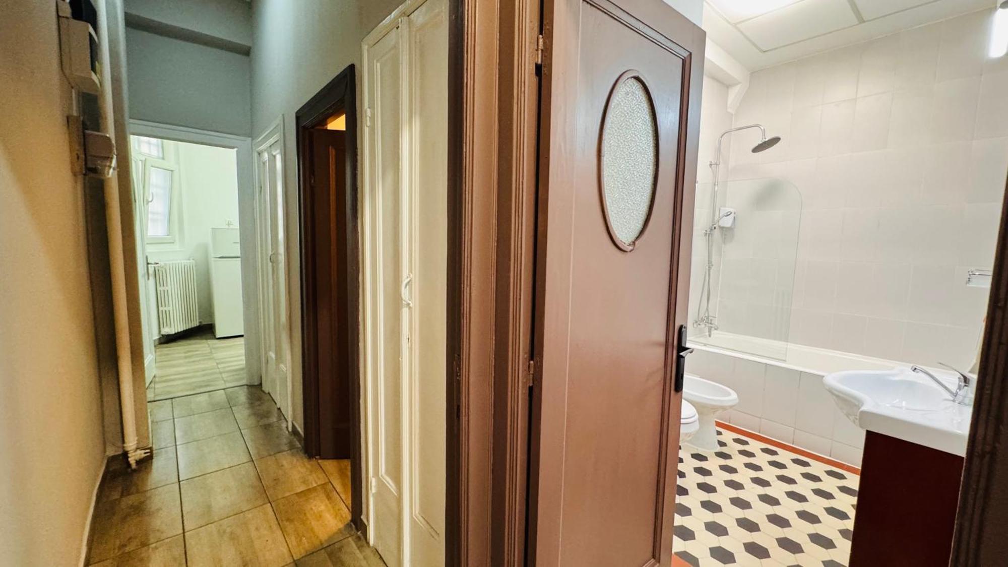 Ideal Home - Spacious & Modern Accommodation Near Unirii Square ブカレスト 部屋 写真