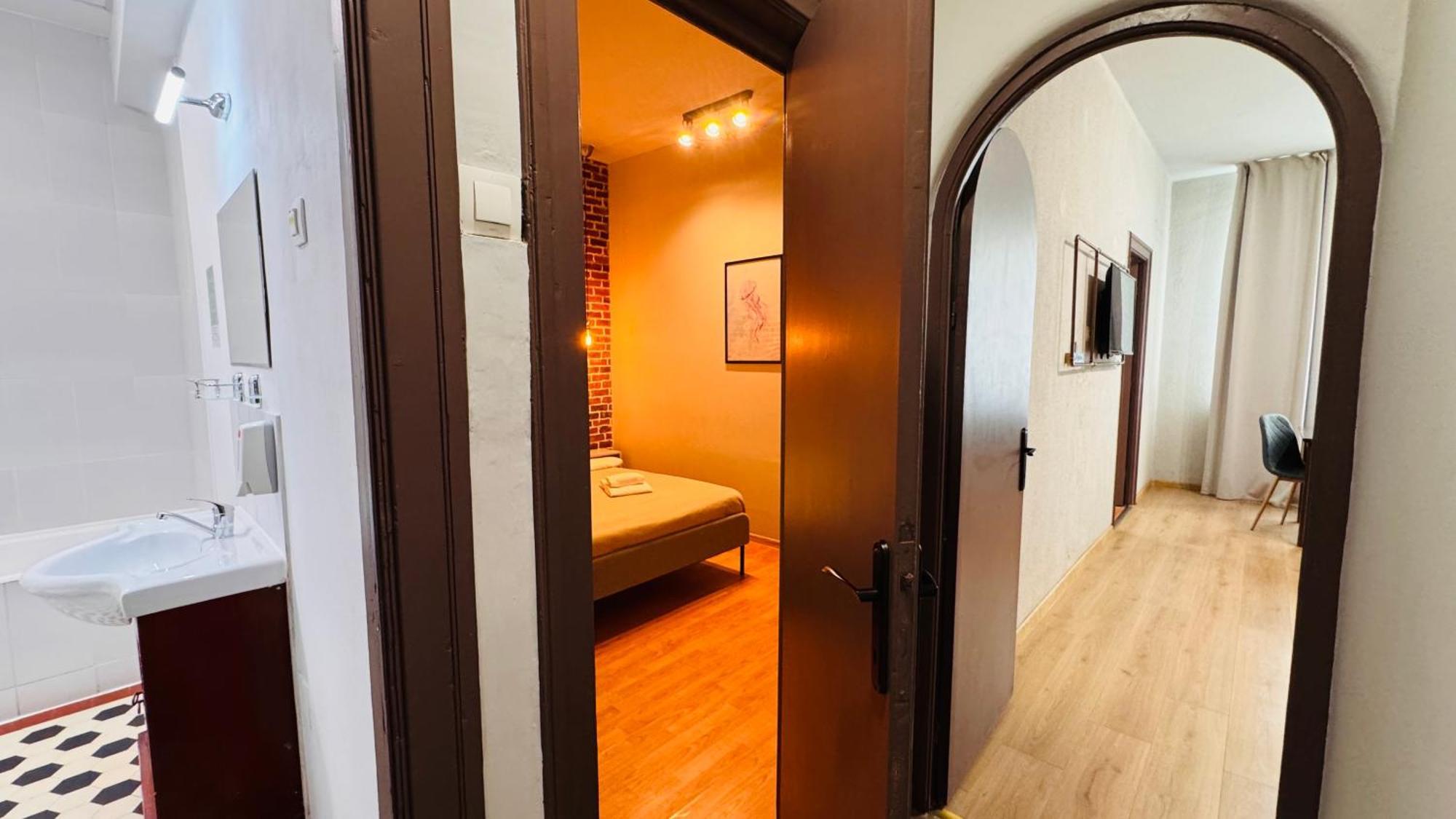 Ideal Home - Spacious & Modern Accommodation Near Unirii Square ブカレスト 部屋 写真
